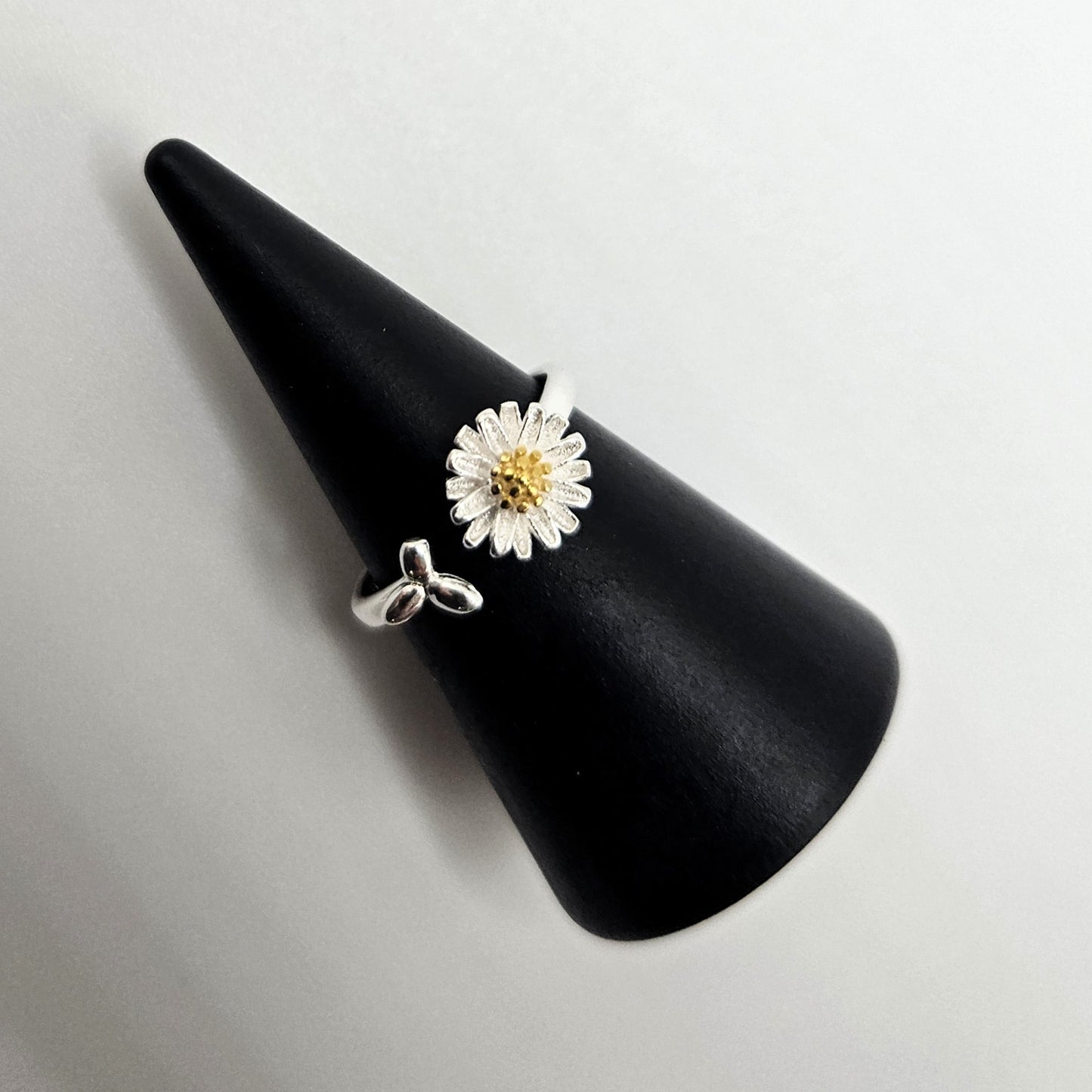 Daisy& Leaf Ring